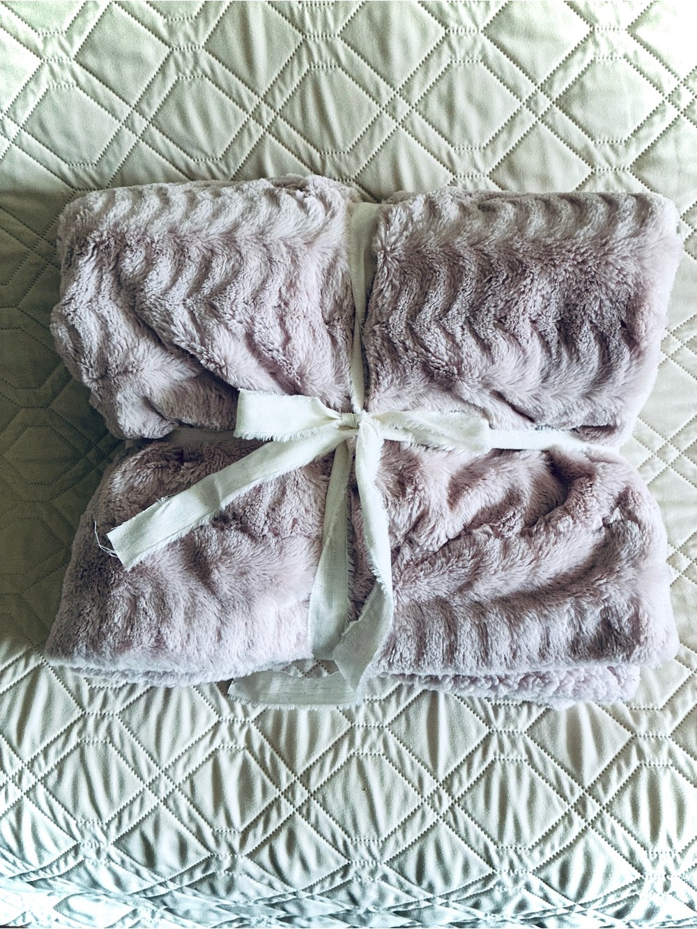 NWOT Faux Fur Throw Blanket for Couch, Bed, Decor, Dorms, 65x50, Dusty Rose